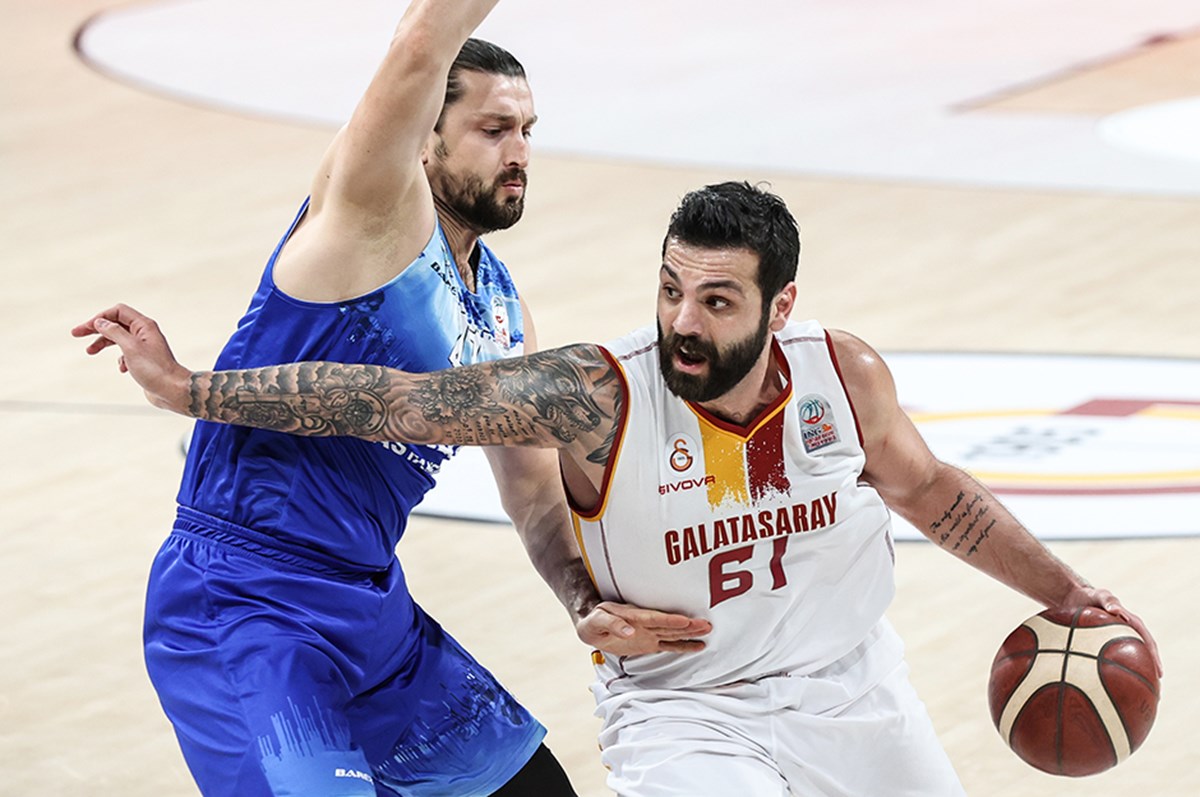 GALATASARAY ZORLU MÜCADELEYİ KAZANDI